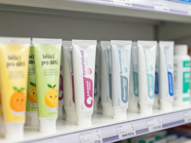 Bělící zubní pasta pro děti: Ano nebo ne? Co vědět před nákupem
