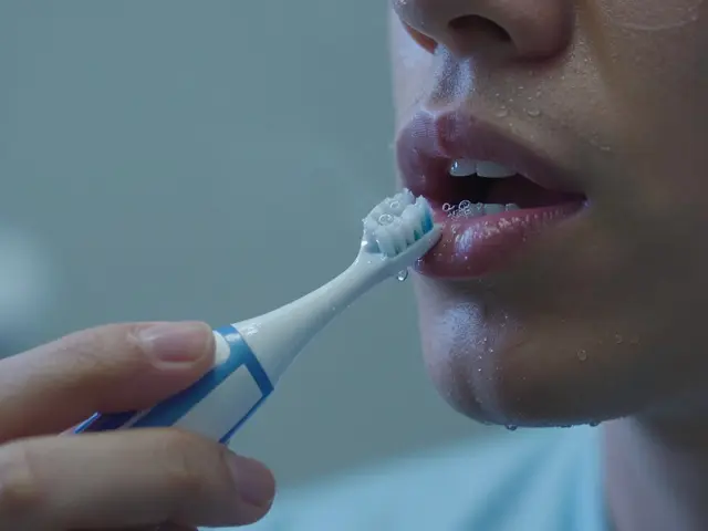 Kompletní návod: Jak správně používat ultrasonický čistič zubů