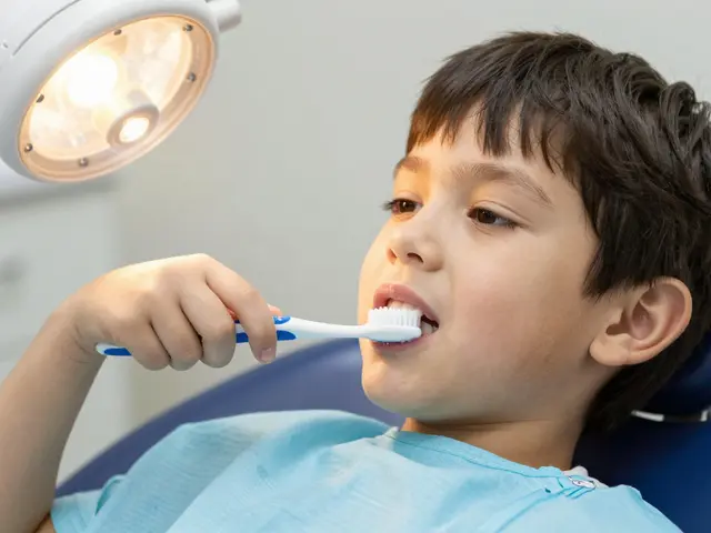 Na co je Elmex gel? Všechno, co musíte vědět o zubním gelu pro děti