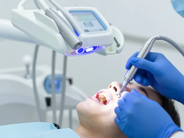 Jak dlouho nejest po nalepení korunky? Komplexní průvodce péčí o novou celokeramickou korunku